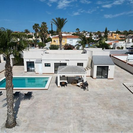 Pink Lagoon Villa 또레비에하 외부 사진